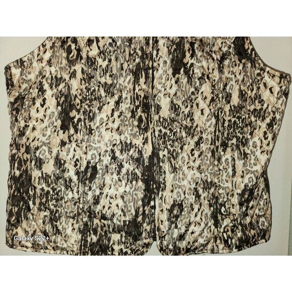 V17 CJ Banks Quilted Brown Camo Vest - Picture 7 of 9